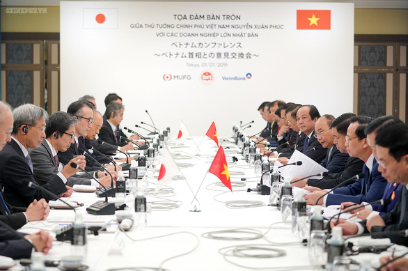 Thủ tướng Nguyễn Xuân Phúc tọa đàm bàn tròn với các doanh nghiệp lớn Nhật Bản - Ảnh: NA.MOLISA